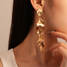 Load image into Gallery viewer, Royal Gold Leaf Earring