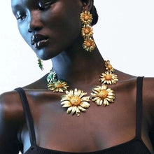 Load image into Gallery viewer, Golden Sunflower Earring