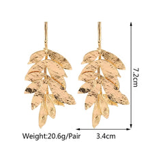 Load image into Gallery viewer, Gold Leaf Earring